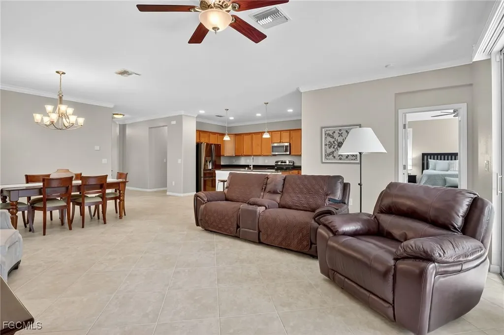 2073 Fairmont Lane Naples FL 34120