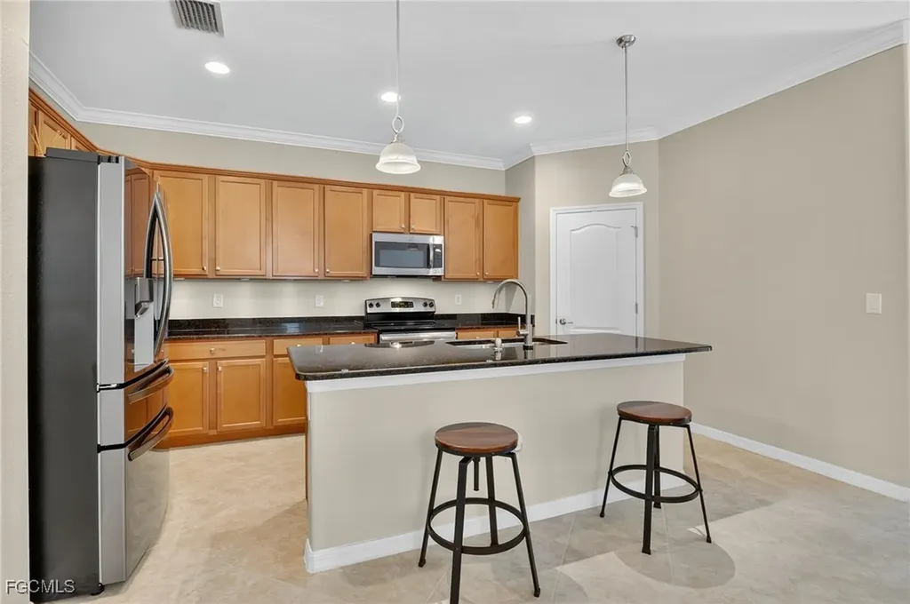 2073 Fairmont Lane Naples FL 34120