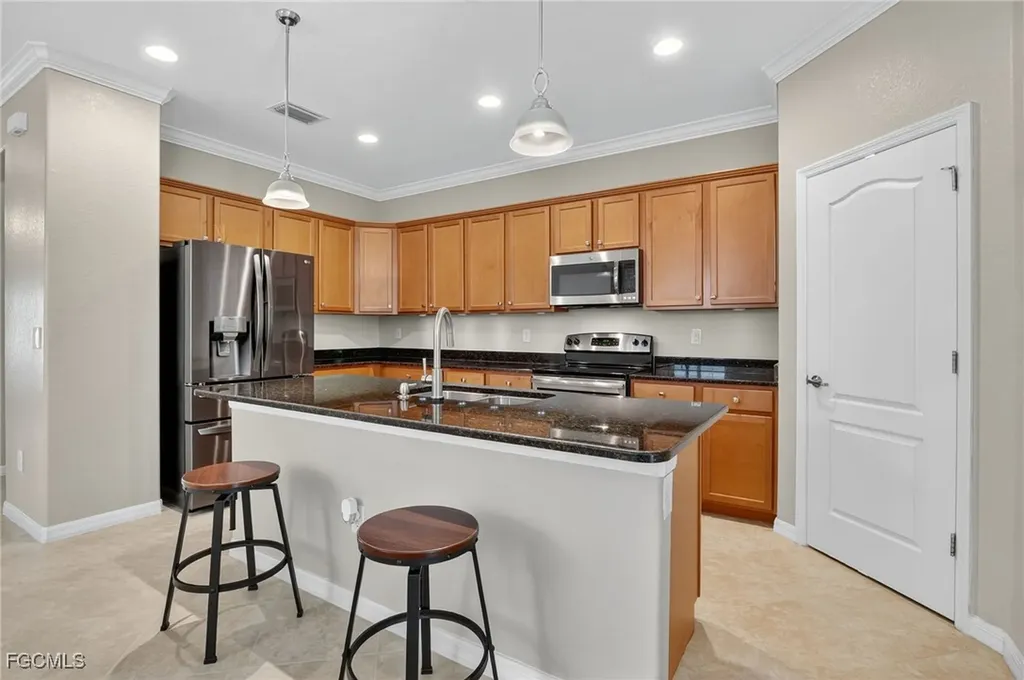 2073 Fairmont Lane Naples FL 34120