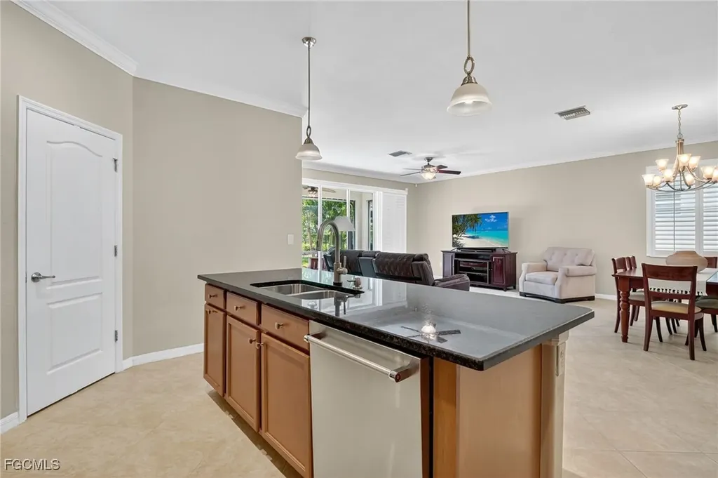 2073 Fairmont Lane Naples FL 34120