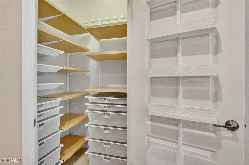 2073 Fairmont Lane Naples FL 34120