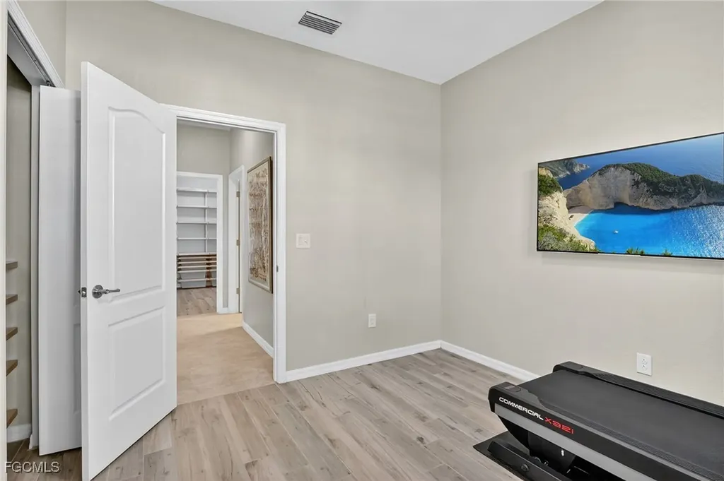 2073 Fairmont Lane Naples FL 34120