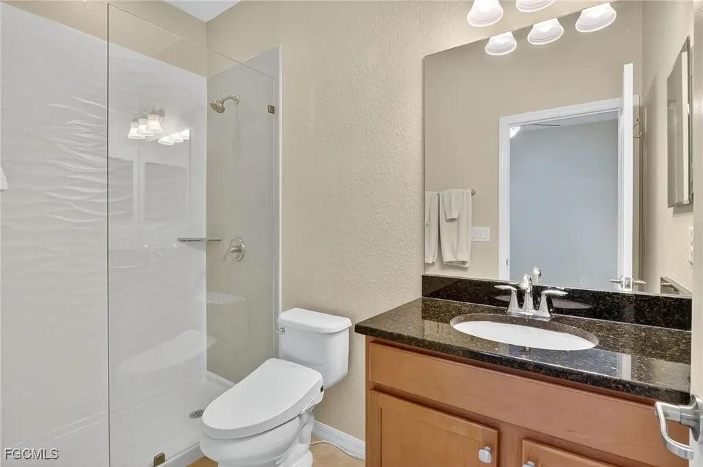 2073 Fairmont Lane Naples FL 34120