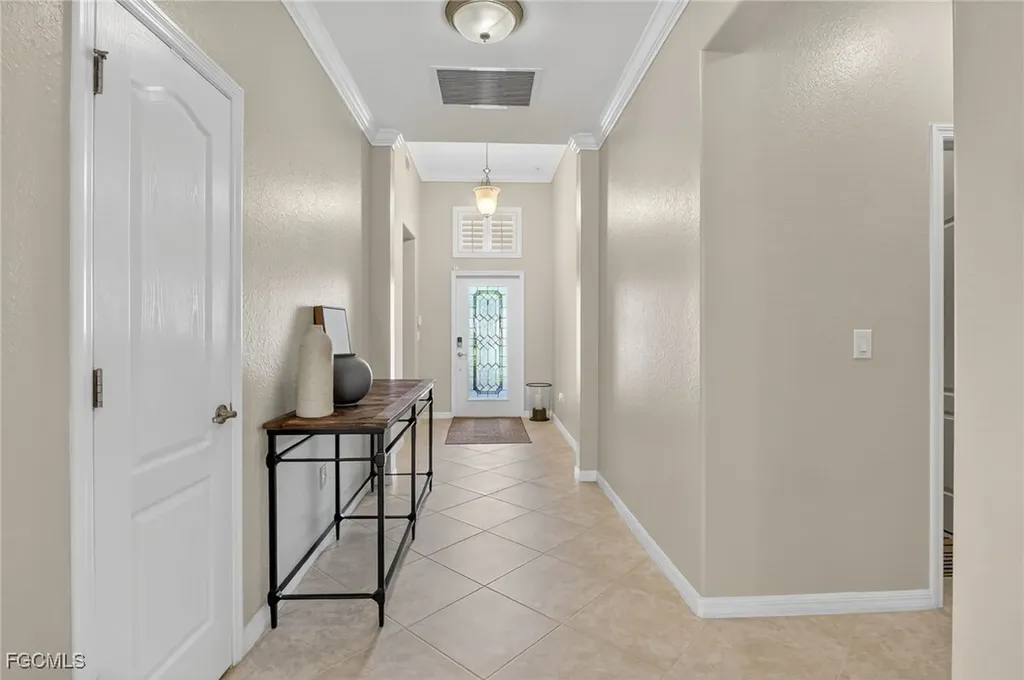 2073 Fairmont Lane Naples FL 34120