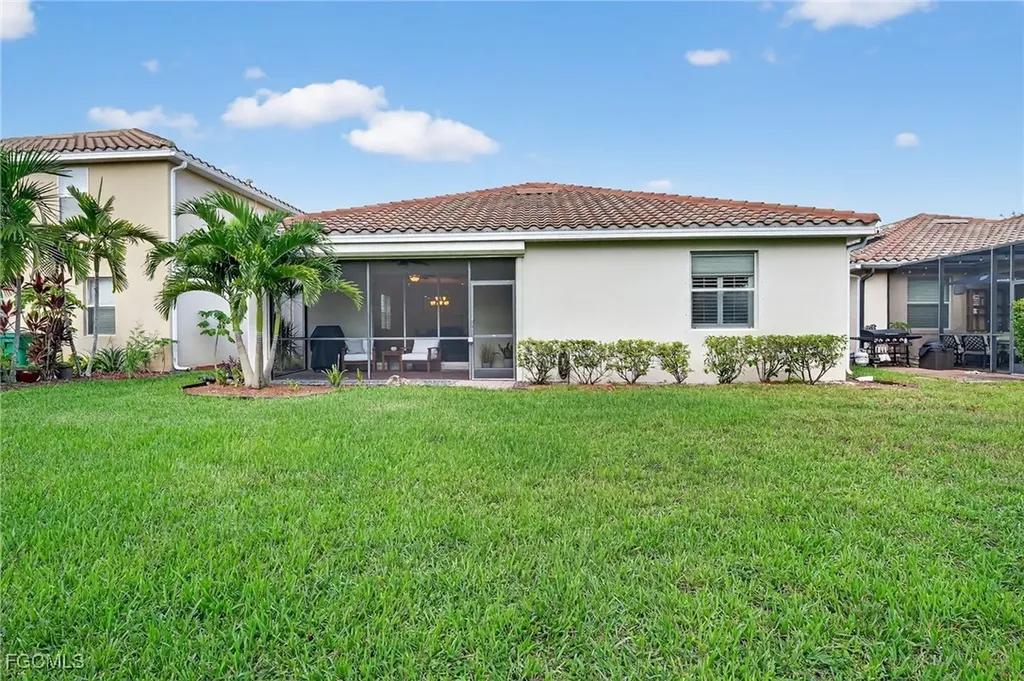 2073 Fairmont Lane Naples FL 34120