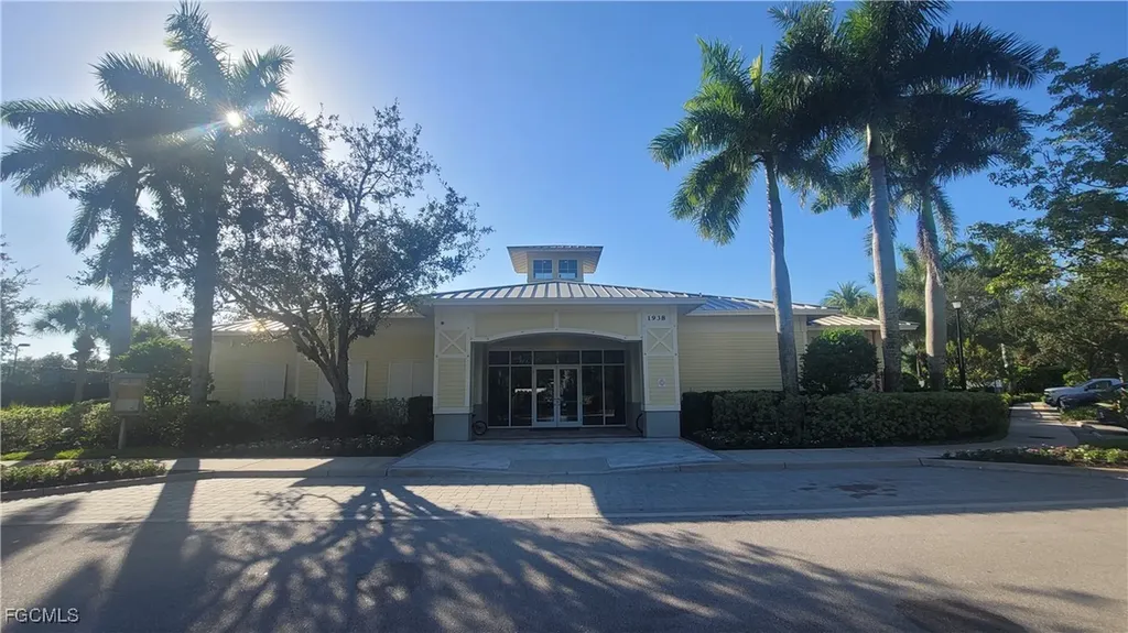 2073 Fairmont Lane Naples FL 34120