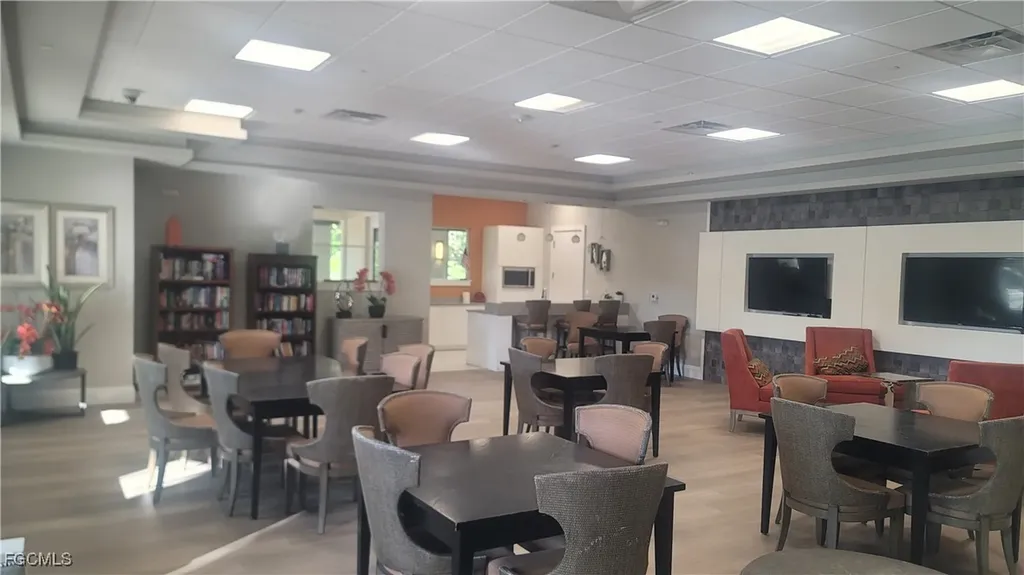 2073 Fairmont Lane Naples FL 34120