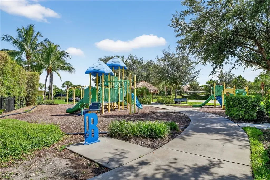 2073 Fairmont Lane Naples FL 34120