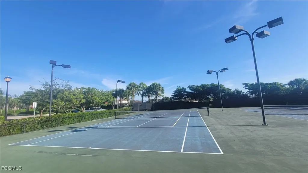 2073 Fairmont Lane Naples FL 34120