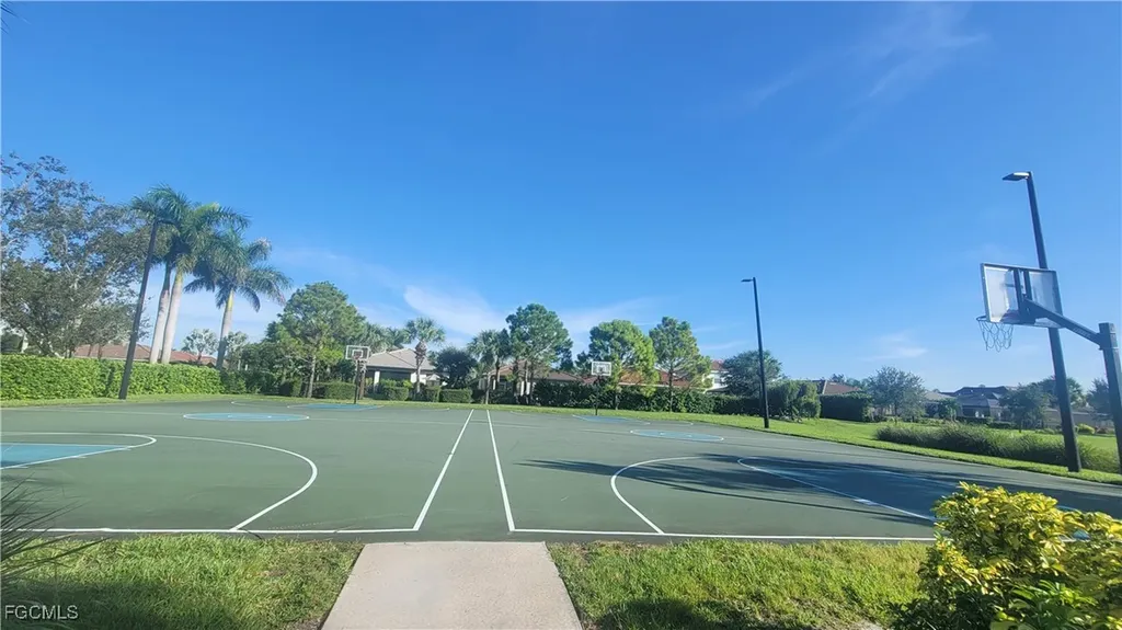 2073 Fairmont Lane Naples FL 34120