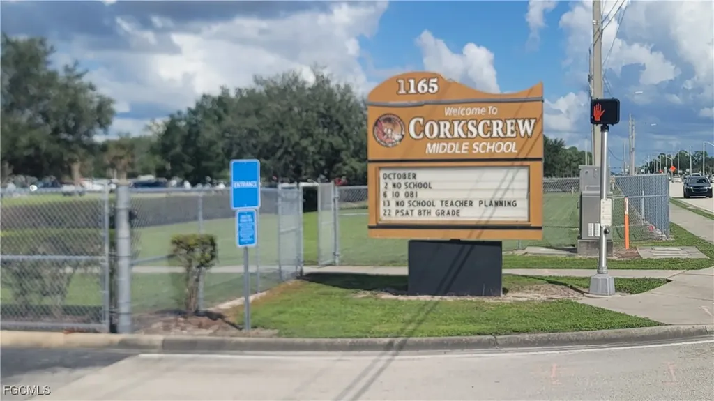 2073 Fairmont Lane Naples FL 34120