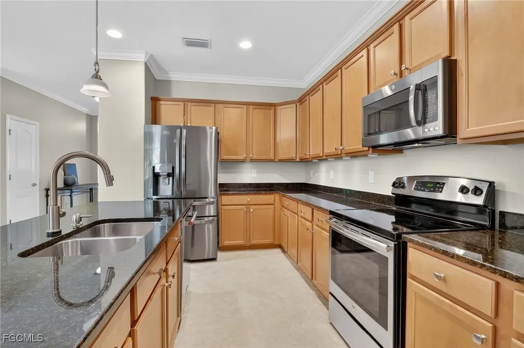 2073 Fairmont Lane Naples FL 34120