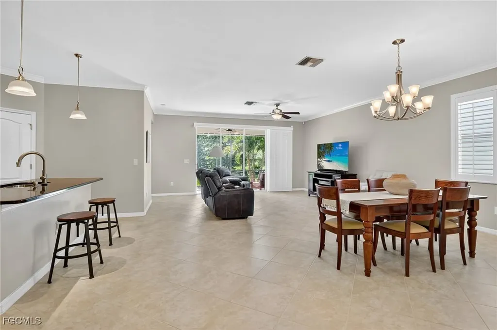 2073 Fairmont Lane Naples FL 34120