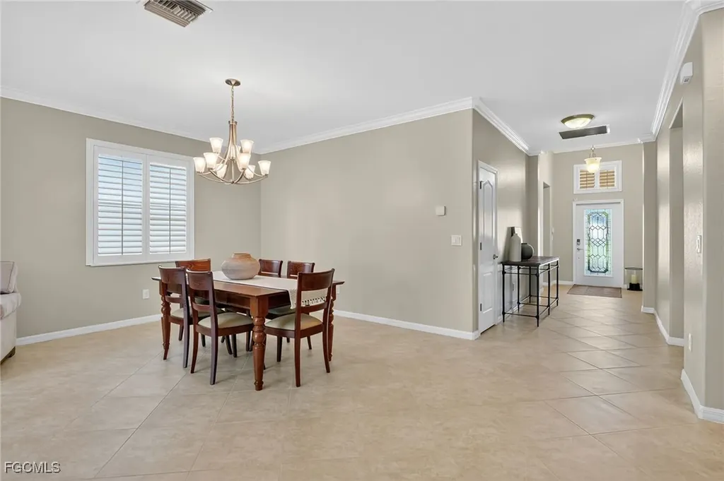 2073 Fairmont Lane Naples FL 34120