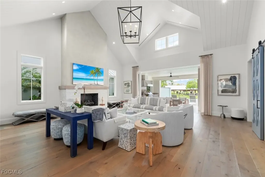 1432 2nd Avenue S Naples FL 34102