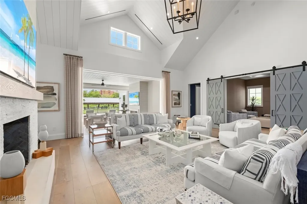 1432 2nd Avenue S Naples FL 34102