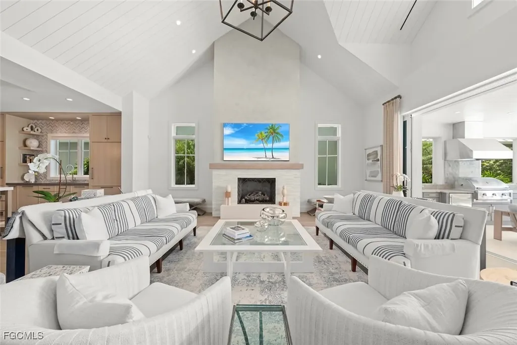 1432 2nd Avenue S Naples FL 34102