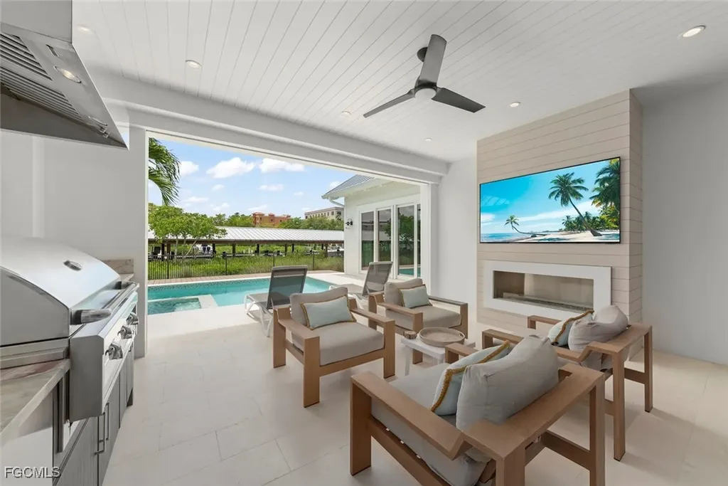 1432 2nd Avenue S Naples FL 34102