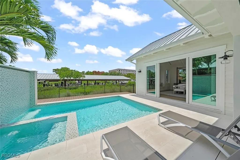1432 2nd Avenue S Naples FL 34102