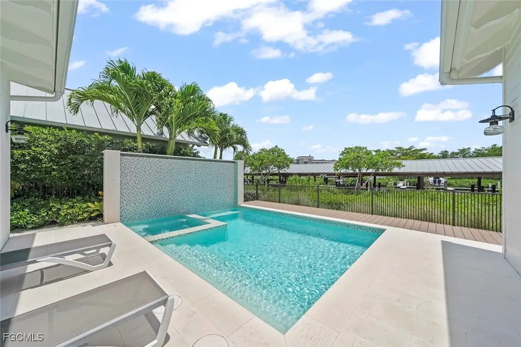 1432 2nd Avenue S Naples FL 34102