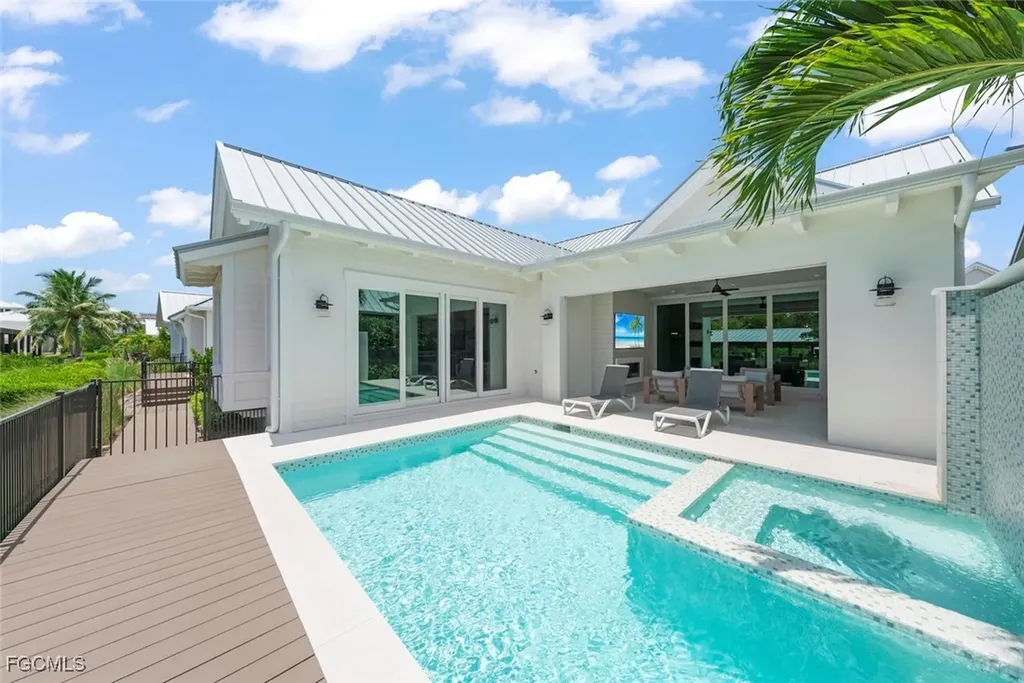 1432 2nd Avenue S Naples FL 34102
