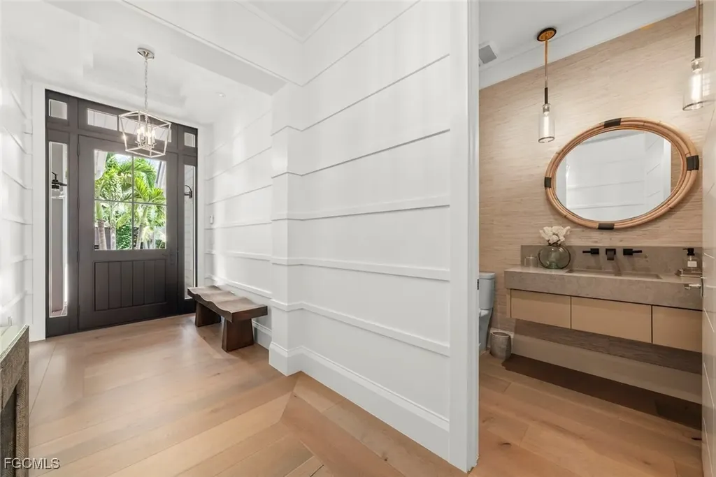 1432 2nd Avenue S Naples FL 34102