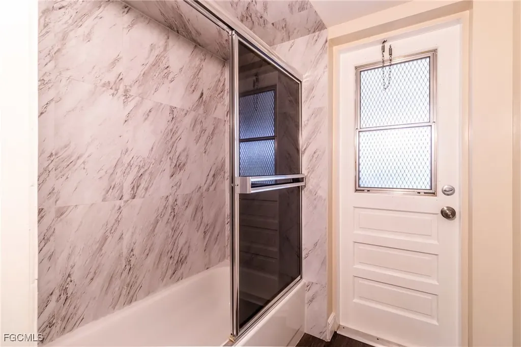 2523 SE 24th Place Cape Coral FL 33904