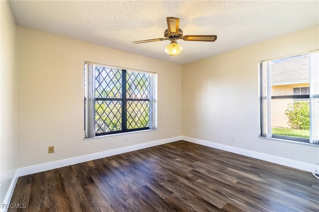 2523 SE 24th Place Cape Coral FL 33904