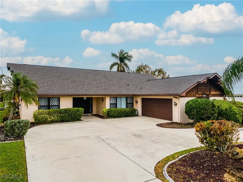 2523 SE 24th Place Cape Coral FL 33904