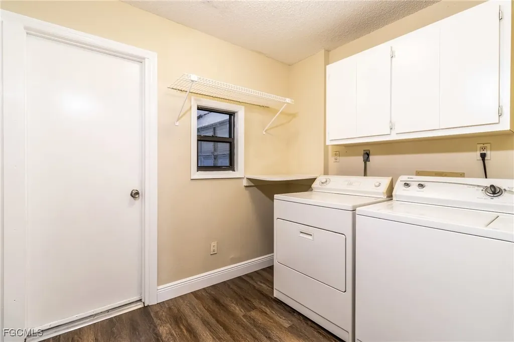 2523 SE 24th Place Cape Coral FL 33904