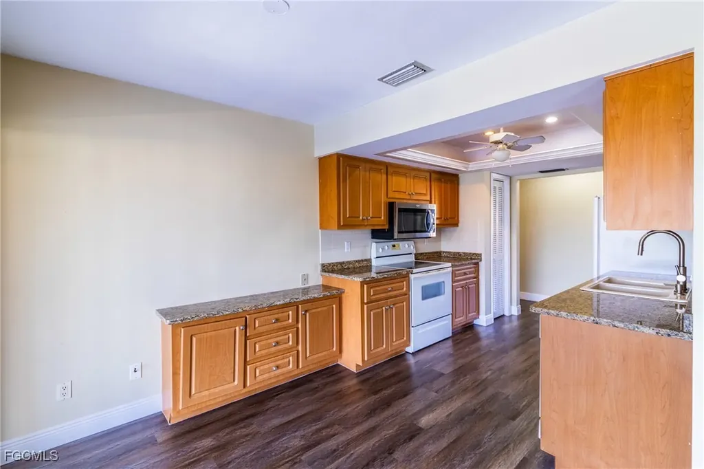 2523 SE 24th Place Cape Coral FL 33904