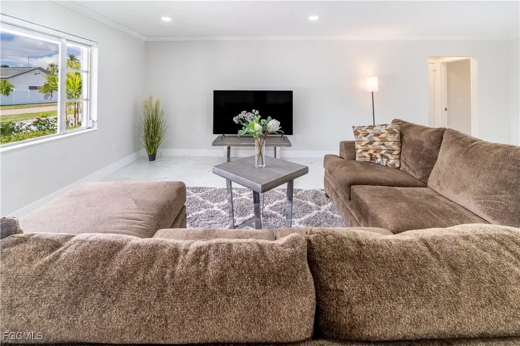 3405 SE 16th Place Cape Coral FL 33904