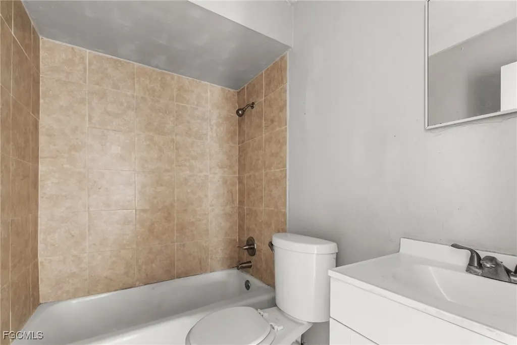 6135 Markland Avenue Fort Myers FL 33916