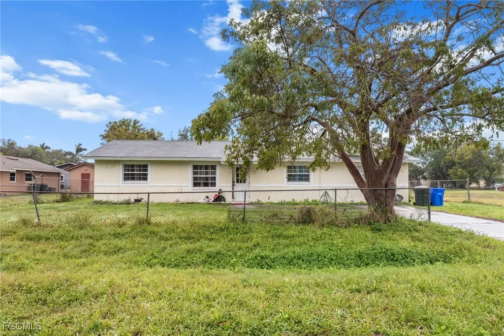 6135 Markland Avenue Fort Myers FL 33916
