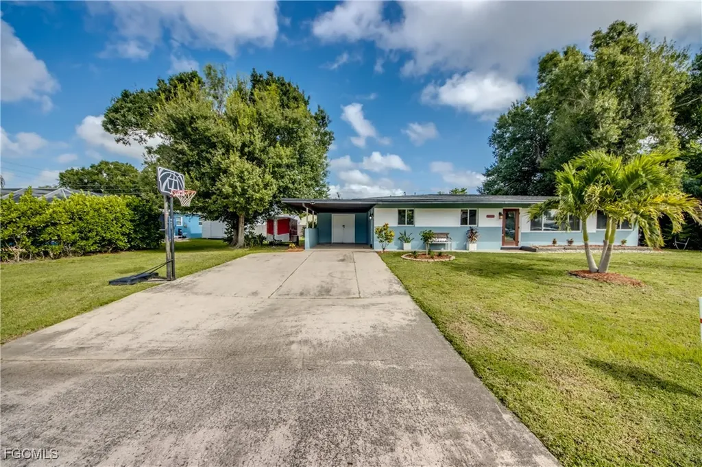 1615 Grace Avenue Fort Myers FL 33901