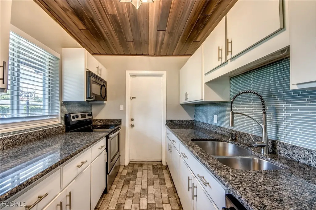 1615 Grace Avenue Fort Myers FL 33901