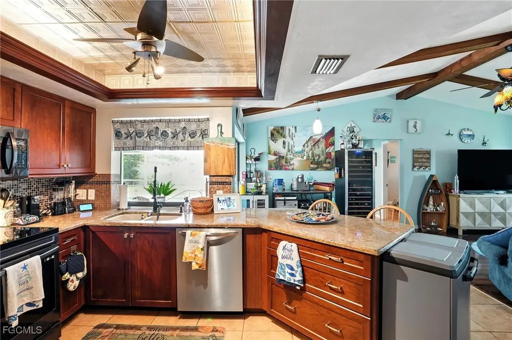 1024 SE 18th Place Cape Coral FL 33990