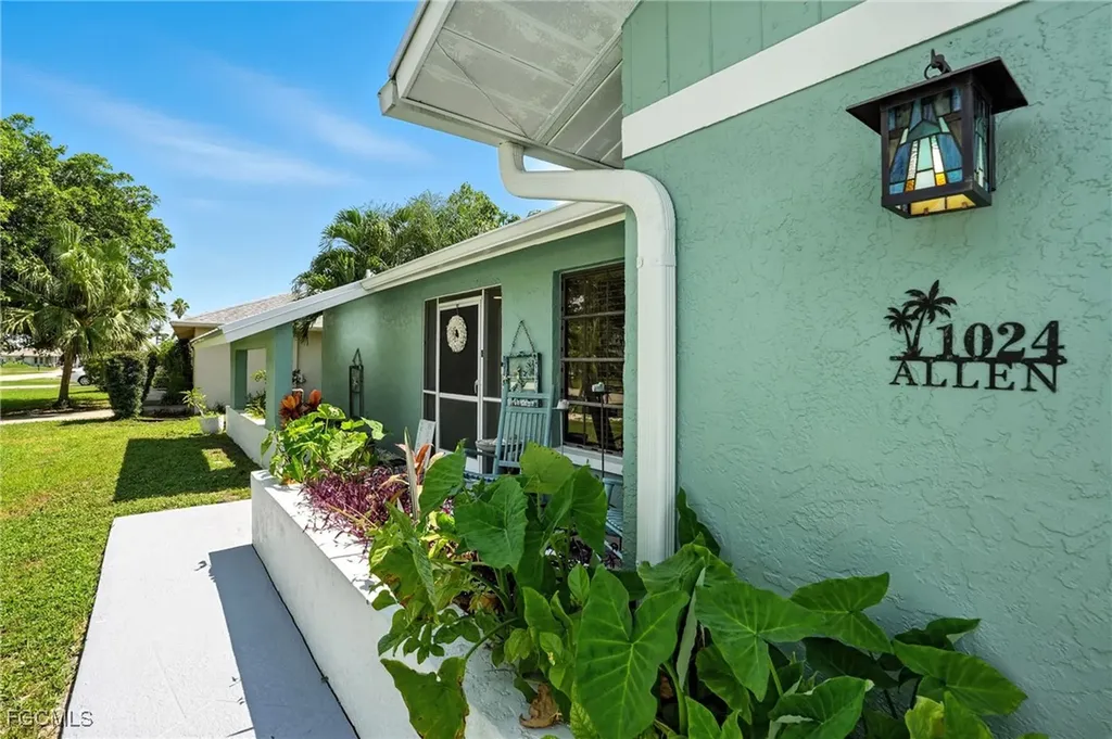 1024 SE 18th Place Cape Coral FL 33990