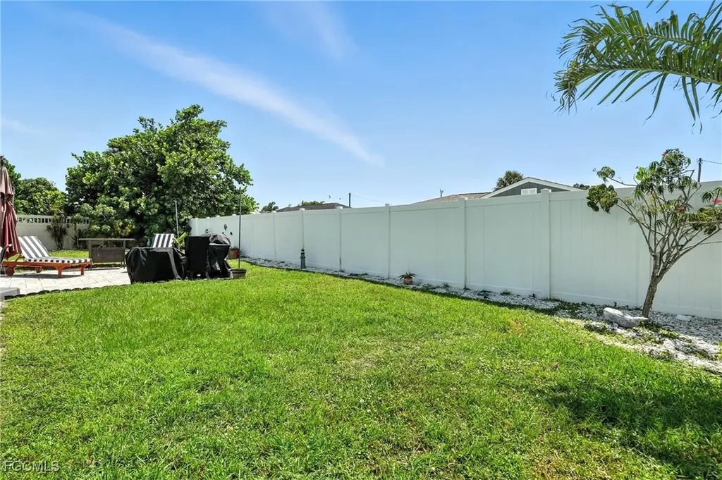 1024 SE 18th Place Cape Coral FL 33990