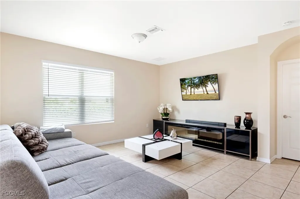 2945 SW 6th Avenue Cape Coral FL 33914