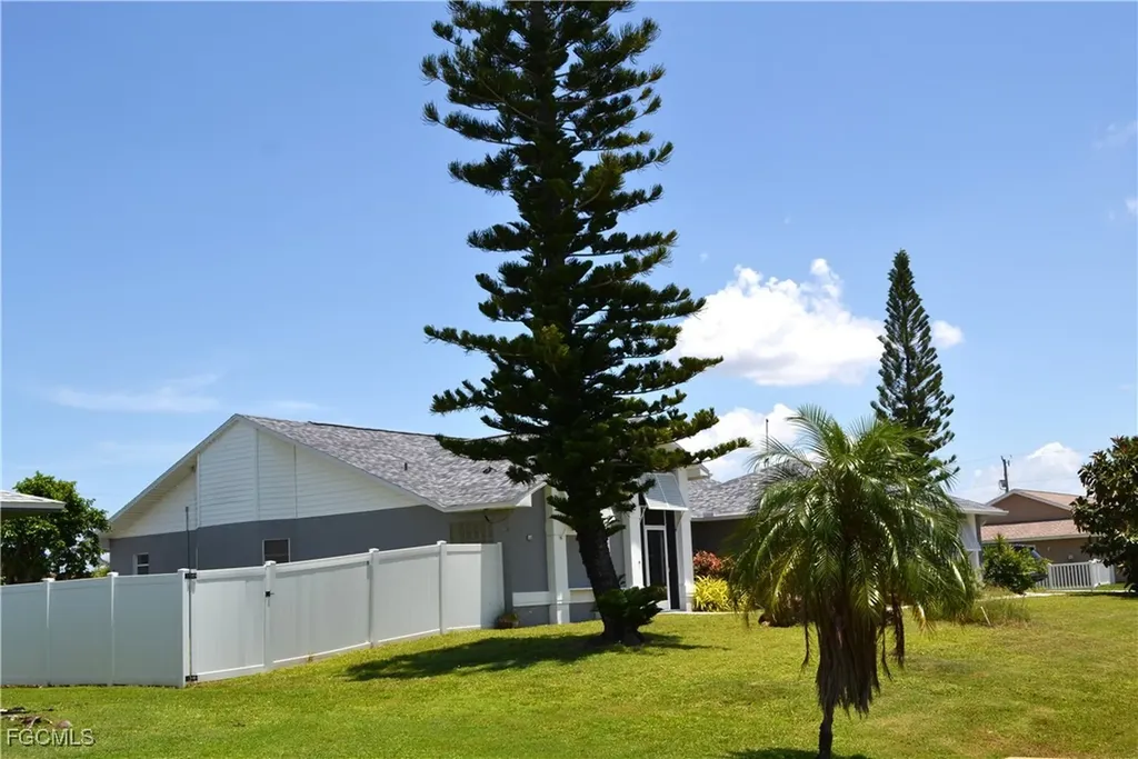 211 SW 47th Street Cape Coral FL 33914