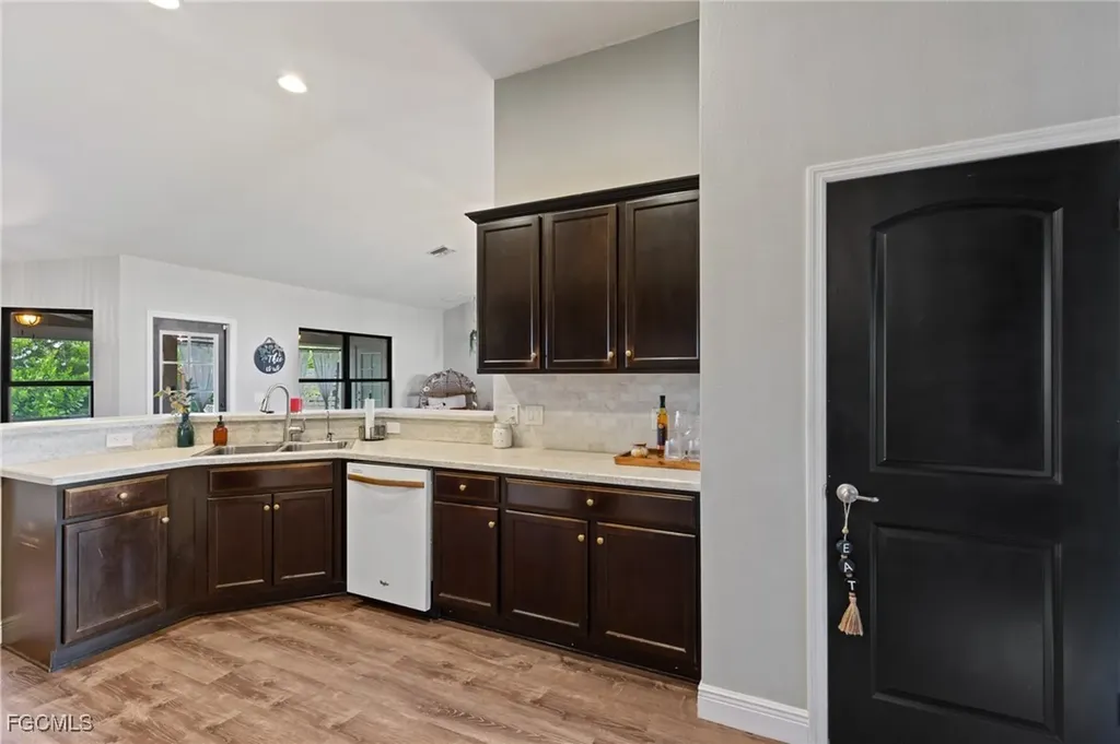 2207 NE 34th Terrace Cape Coral FL 33909