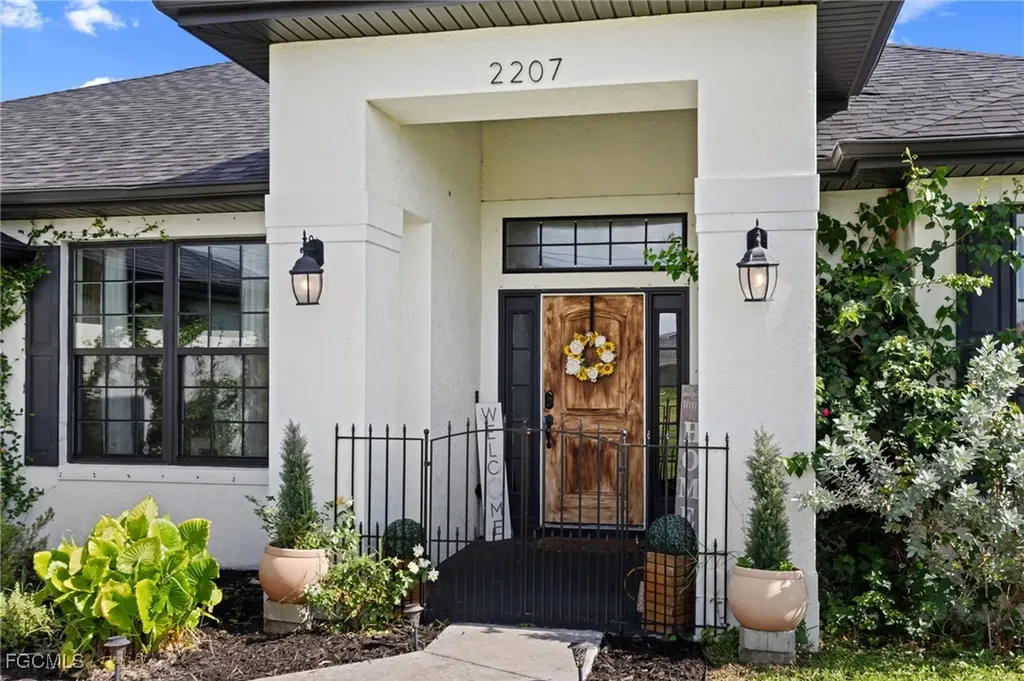 2207 NE 34th Terrace Cape Coral FL 33909