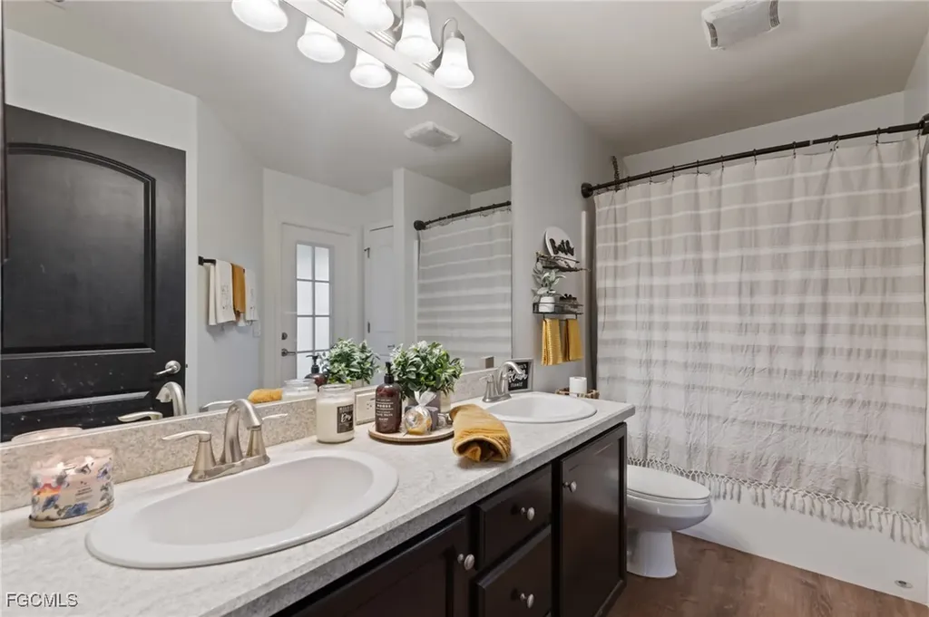 2207 NE 34th Terrace Cape Coral FL 33909