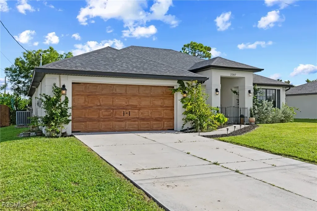 2207 NE 34th Terrace Cape Coral FL 33909