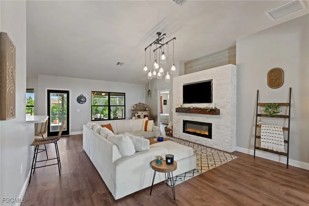 2207 NE 34th Terrace Cape Coral FL 33909