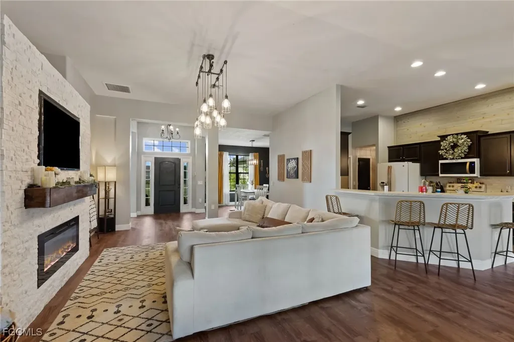 2207 NE 34th Terrace Cape Coral FL 33909