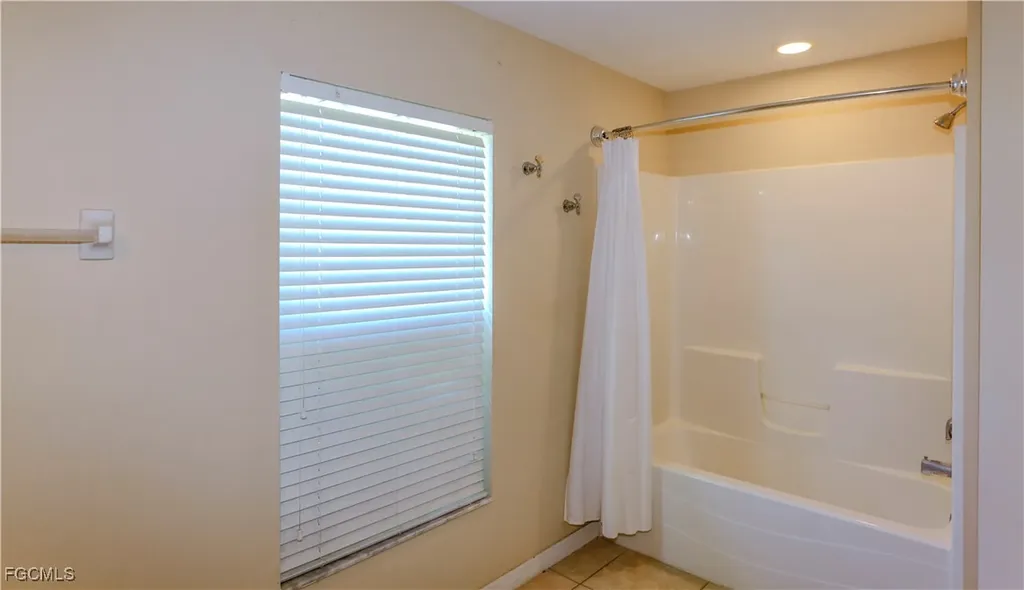 317 NE 10th Terrace Cape Coral FL 33909