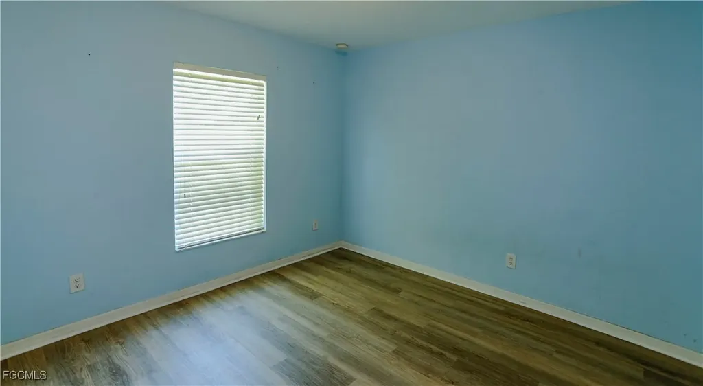 317 NE 10th Terrace Cape Coral FL 33909