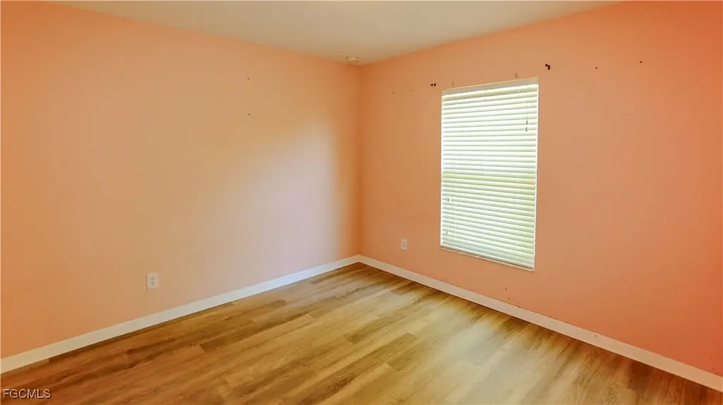 317 NE 10th Terrace Cape Coral FL 33909